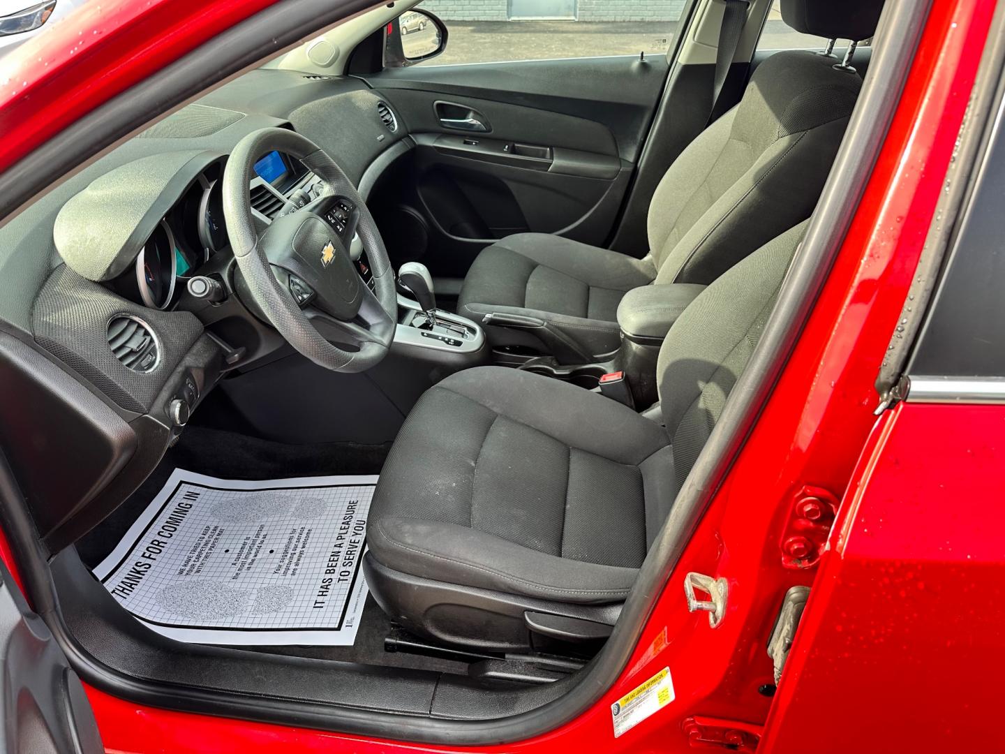 2016 Red /Black Chevrolet Cruze LT (1G1PE5SB9G7) with an 1.4L I4 DOHC 16V TURBO engine, 6-Speed Automatic transmission, located at 547 E. Main St., Orwell, OH, 44076, (440) 437-5893, 41.535435, -80.847855 - Photo#10